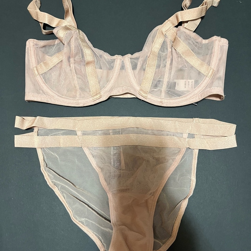 Victoria secrets cream color set panty and bra  panty L bra 34B